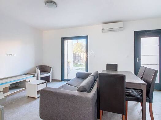 Appartement à louer 806 € 2 pièces 1 chambre 37 m² 1er étage Brets-Barjaquets-Coussoul-Fouitades-Cabe Rognac 13340