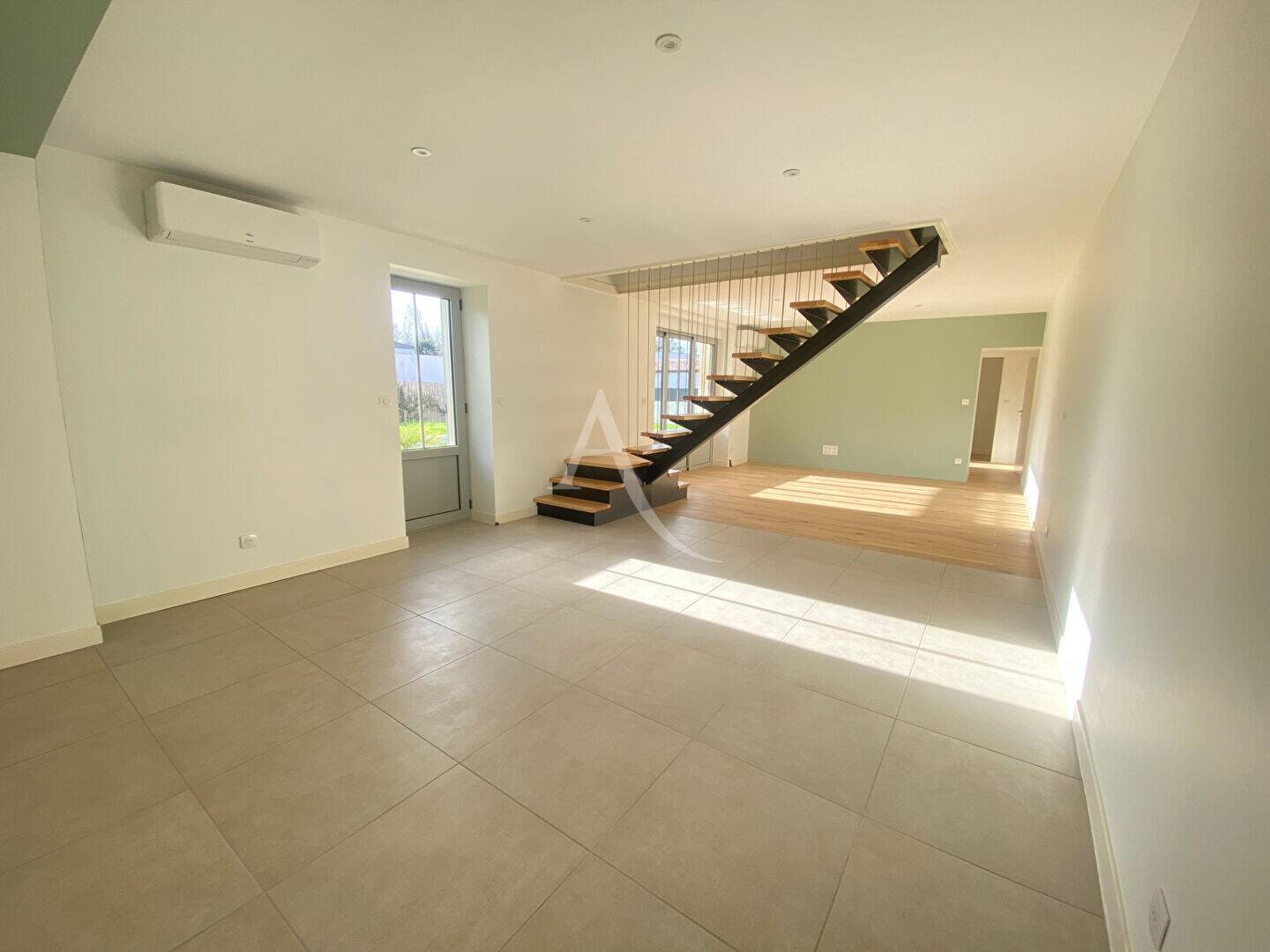 Maison à vendre, 176m², SAINT LAURENT DE LA PREE