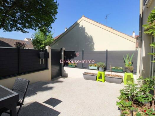 Maison à vendre 299 000 € 5 pièces 4 chambres 104 m² 75 m² de terrain Malmedonne Maurepas 78310