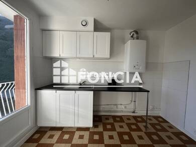 Appartement à louer 830 € 5 pièces 3 chambres 83 m² 4ème étage Sud Gières 38610