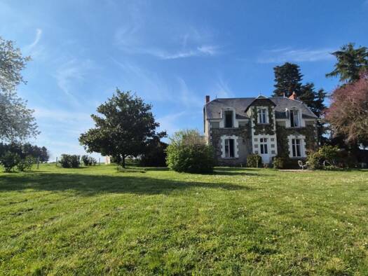 Villa à vendre 441 000 € 7 pièces 4 chambres 244 m² 24 851 m² de terrain Châtillon-sur-Indre 36700