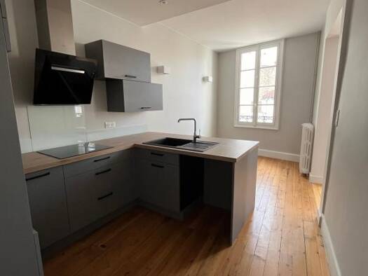 Appartement à louer 1 150 € 3 pièces 2 chambres 95,9 m² 2ème étage Centre Ville Niort 79000