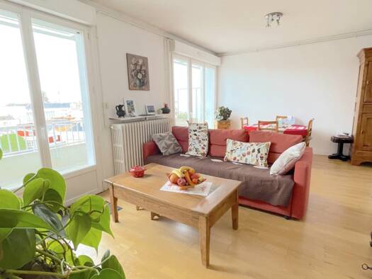 Appartement à vendre 195 000 € 2 pièces 1 chambre 60 m² Étage 7/7 Pyramides La Roche-sur-Yon 85000