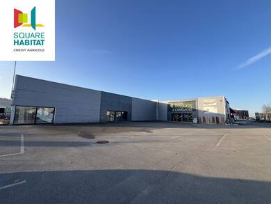 Local commercial à louer 4 500 € 460 m² de surface de vente Zone Industrielle Pontarlier 25300