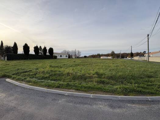 Terrain constructible à vendre 25 000 € 1 144 m² de terrain Bois 17240