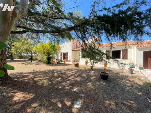 Maison de plain-pied à vendre 270 400 € 4 pièces 2 chambres 103 m² 1 047 m² de terrain Bourgneuf 17220