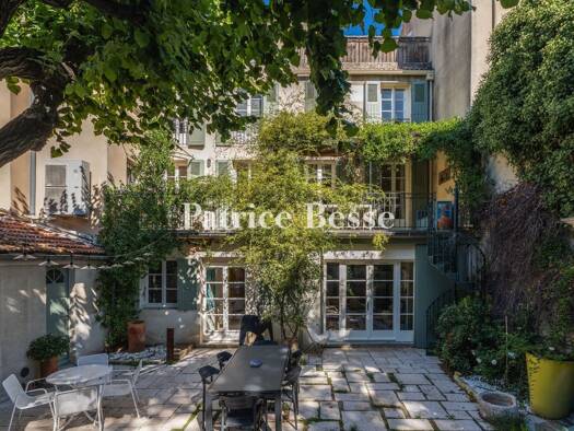 Maison à vendre 890 000 € 12 pièces 5 chambres 354 m² 335 m² de terrain Carpentras 84200
