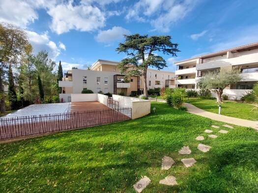 Appartement à louer 505 € 1 pièce 27,7 m² RDC/3 Casernes Nîmes 30000