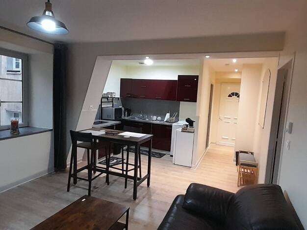 Appartement à louer 730 € 2 pièces 1 chambre 47 m² Étage 1/1 Dole 39100