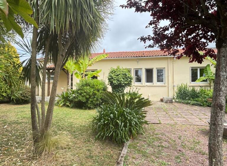 Maison de plain-pied à vendre 285 450 € 5 pièces 3<br/>chambres 113 m²<br/>superficie 546 m²<br/>terrain Bourcefranc-le-Chapus 17560