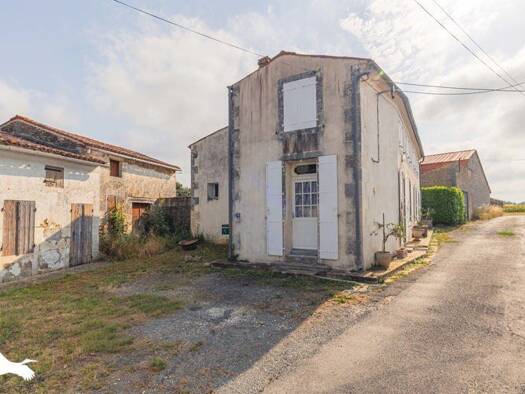 Maison à vendre 213 000 € 3 pièces 1 chambre 91 m² 922 m² de terrain Centre Tonnay-Charente 17430