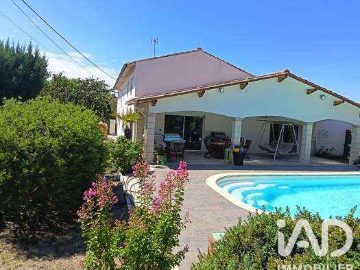 Maison à vendre 375 000 € 4 pièces 3 chambres 185 m² 1 278 m² de terrain Est Coutras 33230