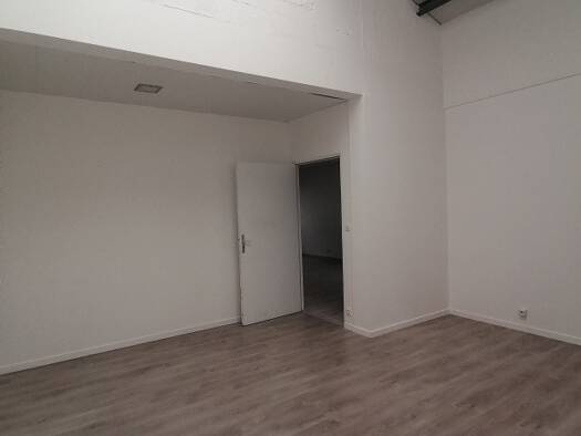 Local d'activités à louer 632 € 49,4 m² d'espace de stockage Biganos 33380