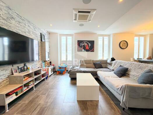 Appartement à vendre 289 500 € 4 pièces 3 chambres 85 m² RDC Centre Ancien Pertuis 84120