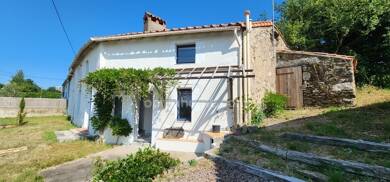 Maison à vendre 177 450 € 5 pièces 4 chambres 130 m² 1 260 m² de terrain Breuil-Barret 85120