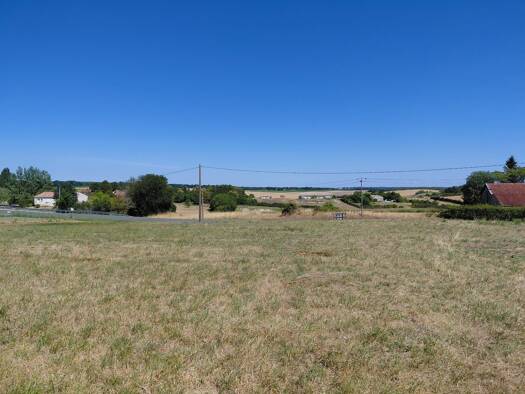 Terrain constructible à vendre 18 500 € 1 907 m² de terrain Soubran 17150