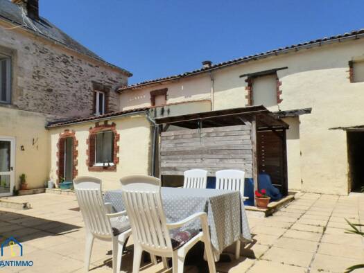 Maison à vendre 168 800 € 5 pièces 3 chambres 232 m² 1 062 m² de terrain Chantonnay 85110