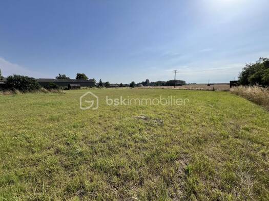 Terrain constructible à vendre 39 000 € 3 541 m² de terrain Nouvion-le-Comte 02800