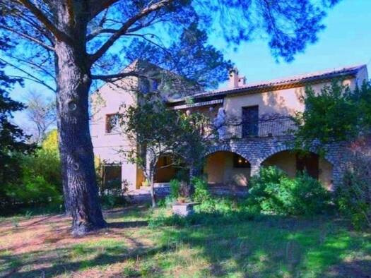 Maison à vendre 595 000 € 9 pièces 7 chambres 242 m² 1 650 m² de terrain Centre Ouest Uzès 30700