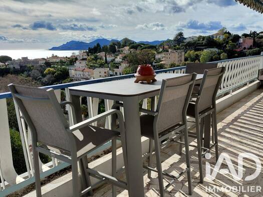 Appartement à vendre 795 000 € 4 pièces 2 chambres 95 m² Étage 4/5 Petit Juas Cannes 06400