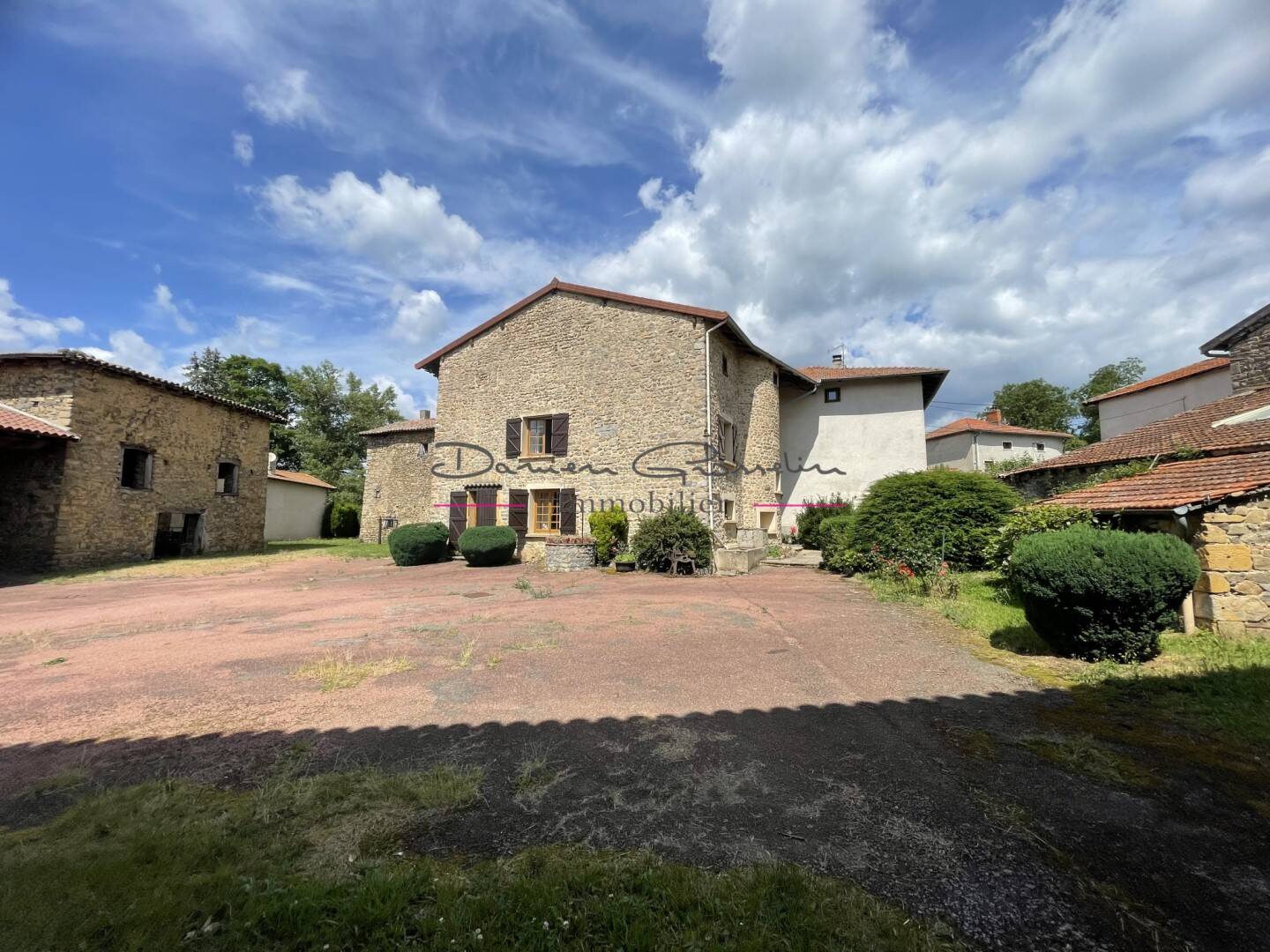 Maison à vendre, 400m², SAINT SYMPHORIEN DE LAY