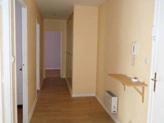 Appartement à louer 595 € 3 pièces 2 chambres 66 m² 1er étage Decize 58300