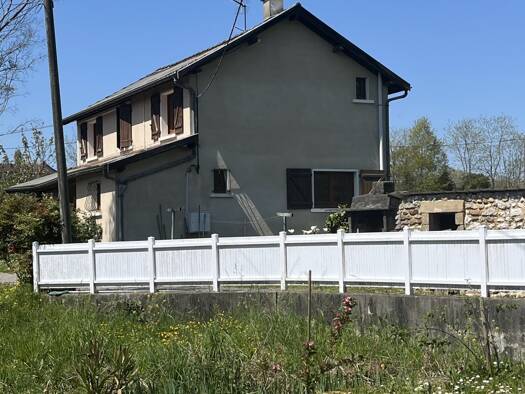 Maison en viager libre Bouquet 49 976 € 8 pièces 6 chambres 200 m² 9 324 m² de terrain Morlanne 64370