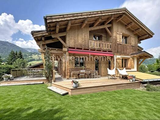Chalet à vendre 1 590 000 € 8 pièces 5 chambres 231 m² 1 042 m² de terrain Centre-Village Praz-sur-Arly 74120