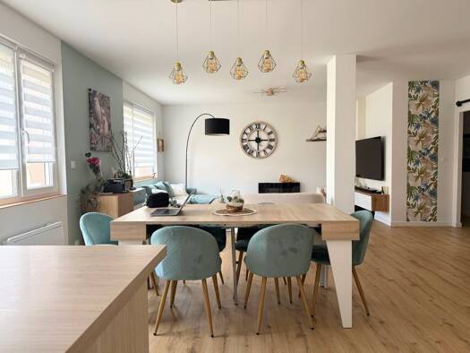 Appartement à vendre 451 500 € 6 pièces 5 chambres 164,6 m² RDC La Gare Auray 56400