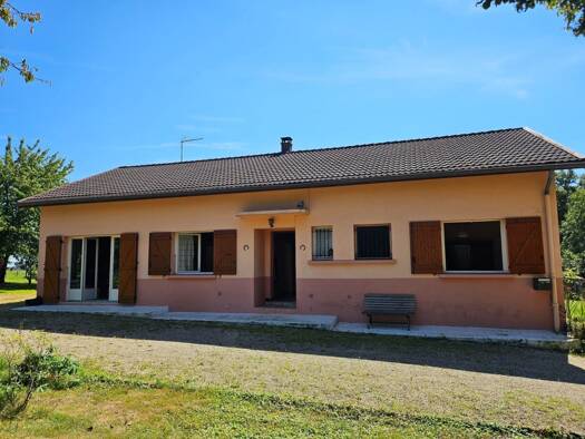 Maison de plain-pied à vendre 150 000 € 5 pièces 4 chambres 115 m² 4 500 m² de terrain Romenay 71470
