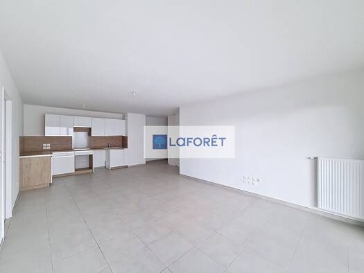 Appartement à louer 2 080 € 4 pièces 3 chambres 81 m² Étage 2/5 Ouest Saint Genis Pouilly 01630