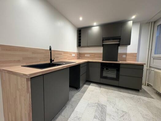 Appartement à louer 900 € 3 pièces 2 chambres 77 m² RDC/5 Chaprais - Cras Besançon 25000