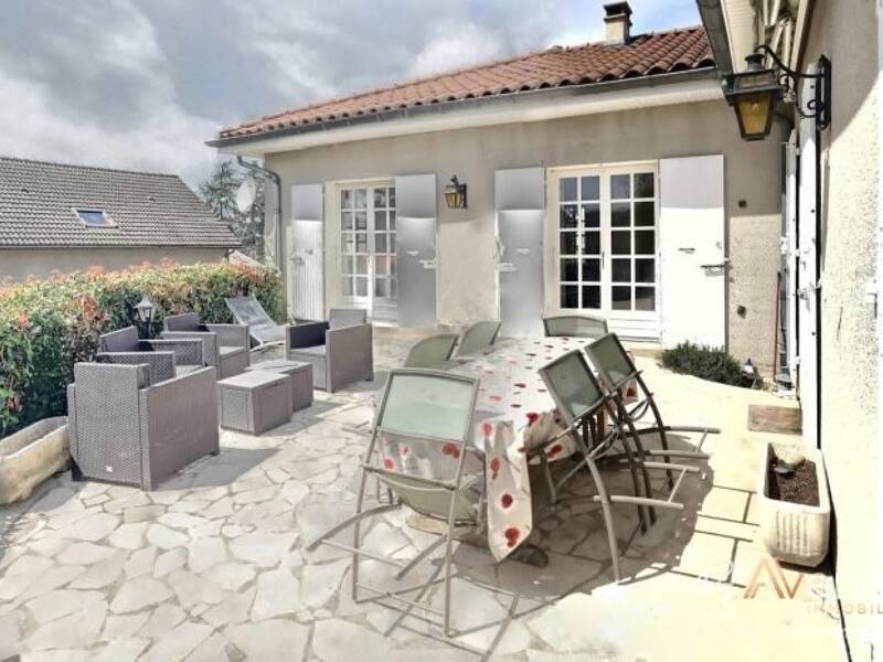 Maison à vendre, 222m², SAINT PRIEST EN JAREZ