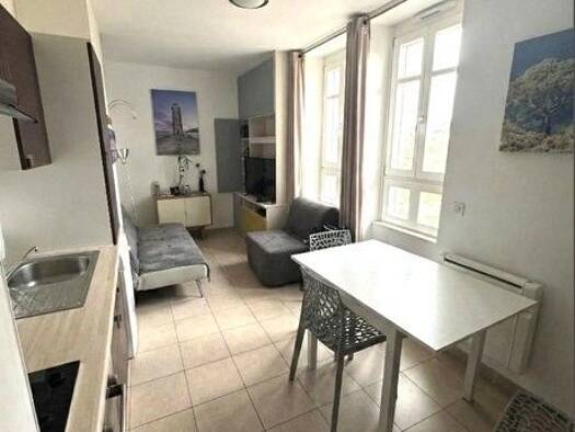 Appartement à louer 795 € 1 pièce 28 m² Étage 3/3 Marseille 13ème arrondissement 13013