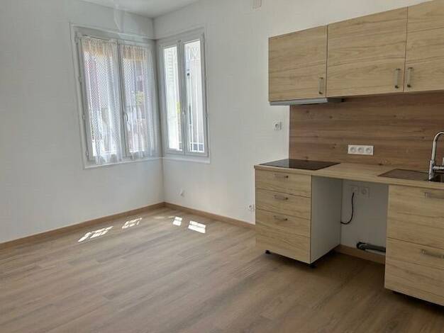 Appartement à louer 600 € 2 pièces 1 chambre 38 m² RDC Sud Est Vedène 84270