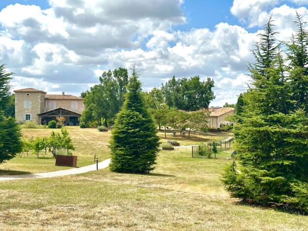 Maison à vendre 2 995 000 € 24 pièces 11 chambres 1 000 m² 105 333 m² de terrain Lectoure 32700