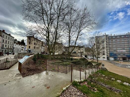 Immeuble à vendre 430 000 € 300 m² Vienne 38200