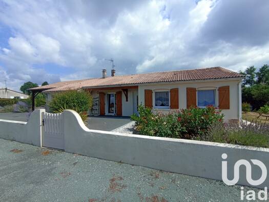 Maison de plain-pied à vendre 209 000 € 4 pièces 3 chambres 103 m² 938 m² de terrain Châtillon-sur-Thouet 79200