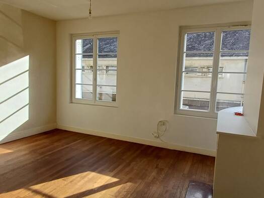 Appartement à louer 600 € 3 pièces 2 chambres 66,8 m² RDC Saumur 49400
