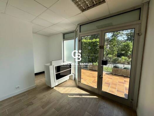 Local commercial à vendre 210 000 € 79 m² de surface de vente Brouaz Annemasse 74100