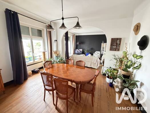 Appartement à vendre 221 000 € 5 pièces 3 chambres 123 m² Étage 2/3 Nord Est Jurançon 64110