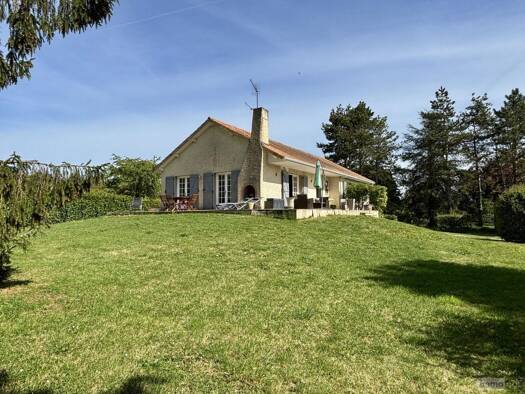 Maison à vendre 340 000 € 6 pièces 5 chambres 161 m² 2 440 m² de terrain Migné-Auxances 86440
