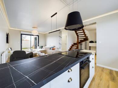 Maison à vendre 259 560 € 6 pièces 4 chambres 108,2 m² 450 m² de terrain Luçon 85400