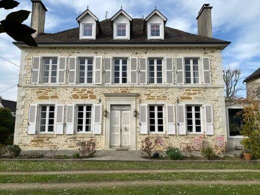 Maison à vendre 639 000 € 10 pièces 7 chambres 412 m² 3 244 m² de terrain Benejacq 64800