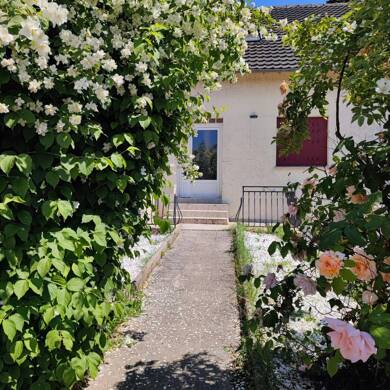 Appartement à louer 670 € 1 pièce 23,7 m² RDC Villejust 91140