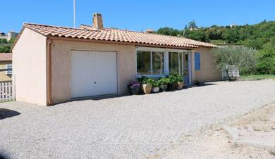 Maison de plain-pied à vendre 325 000 € 5 pièces 3 chambres 106 m² 655 m² de terrain Gréoux-les-Bains 04800
