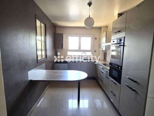Appartement à vendre 226 000 € 5 pièces 3 chambres 102 m² Étage 1/3 Nouvelle Amsterdam-Les Mares Élancourt 78990