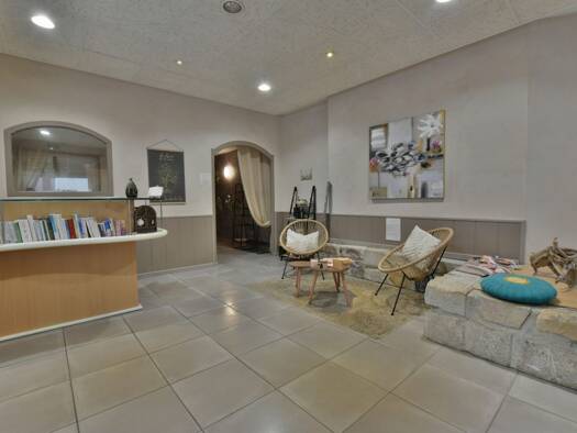 Local commercial à louer 770 € 85 m² de surface de vente Virginie-Castetarbe-Batiplex-Moutete Orthez 64300