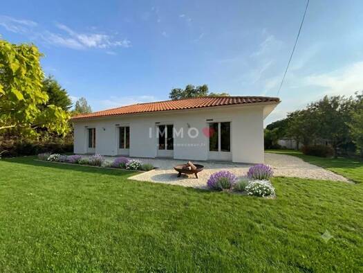 Maison de plain-pied à vendre 241 500 € 5 pièces 3 chambres 84,77 m² Gensac-la-Pallue 16130