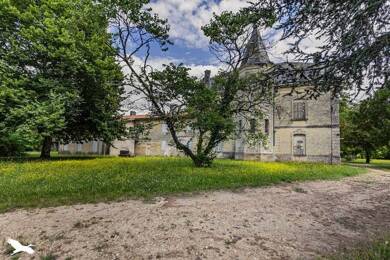 Maison à vendre 977 600 € 30 pièces 15 chambres 650 m² 6 398 m² de terrain St Denis de Pile 33910